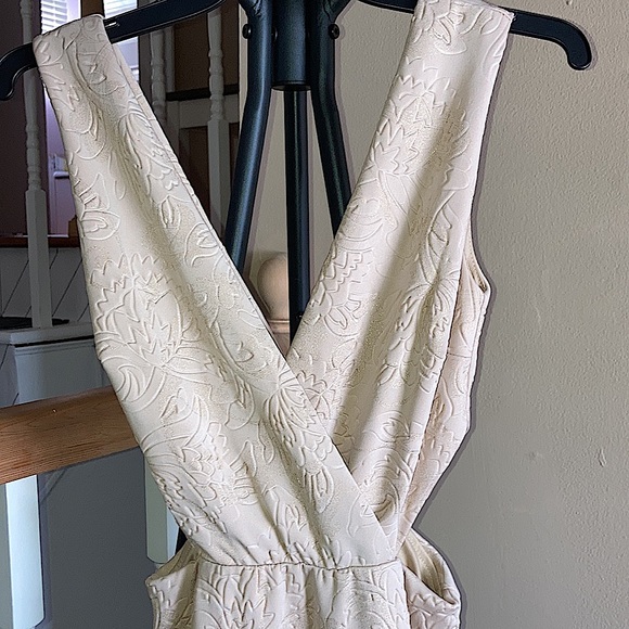 Nude evening dress - Picture 2 of 8